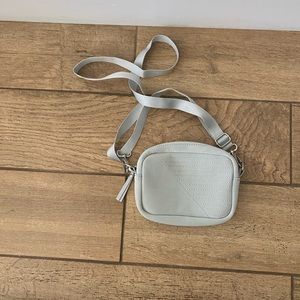 Vooray sidekick neoprene crossbody. New, never been used